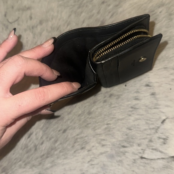 Adorable little hot pink coach wallet - Picture 3 of 4